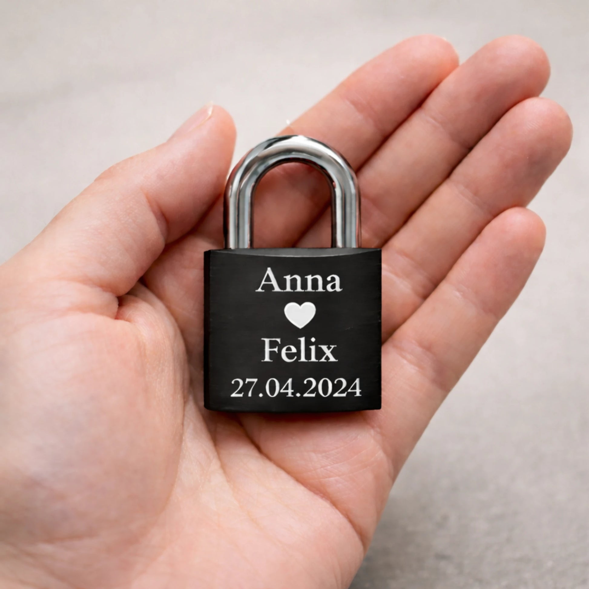 Liebesschloss mit Gravur