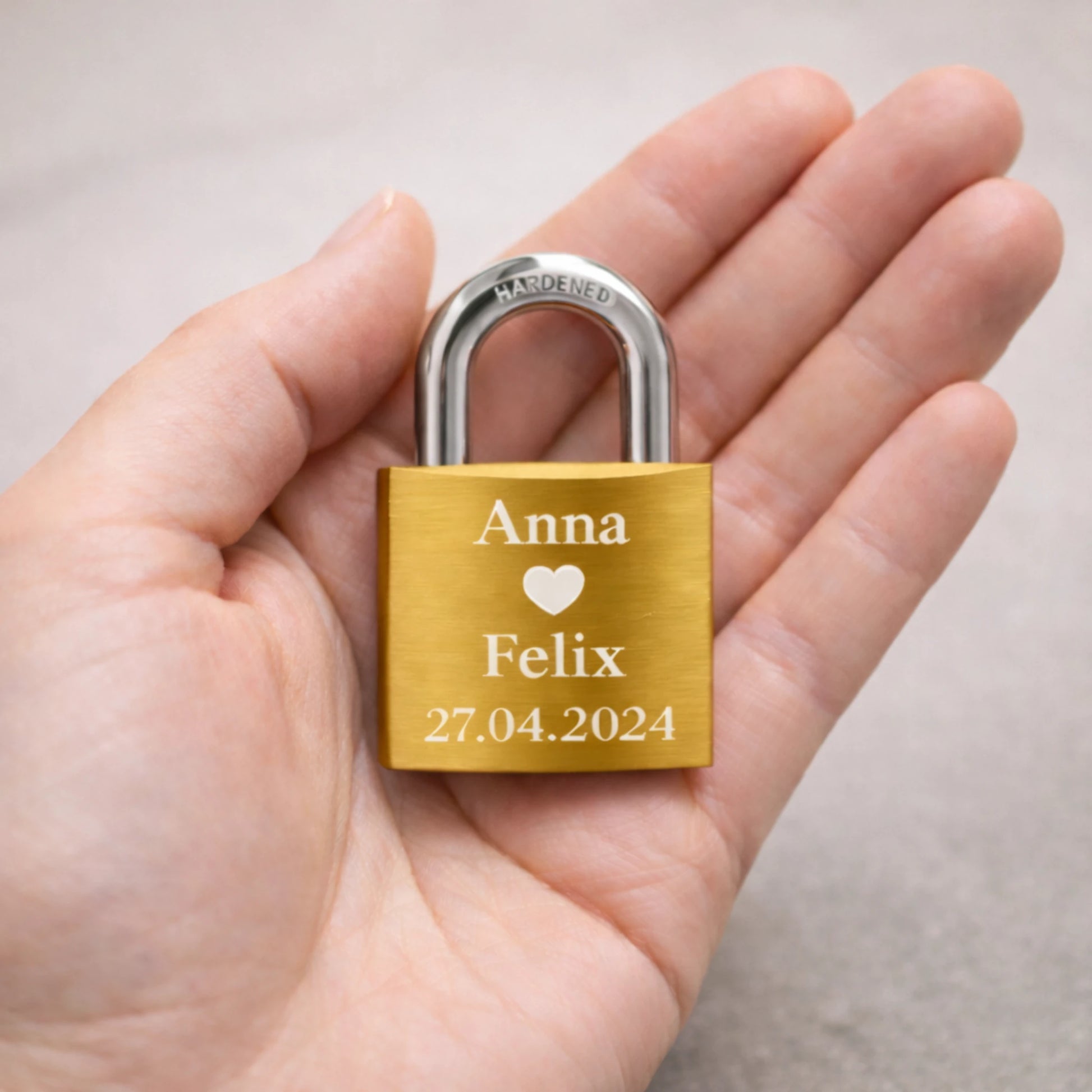 Liebesschloss mit Gravur