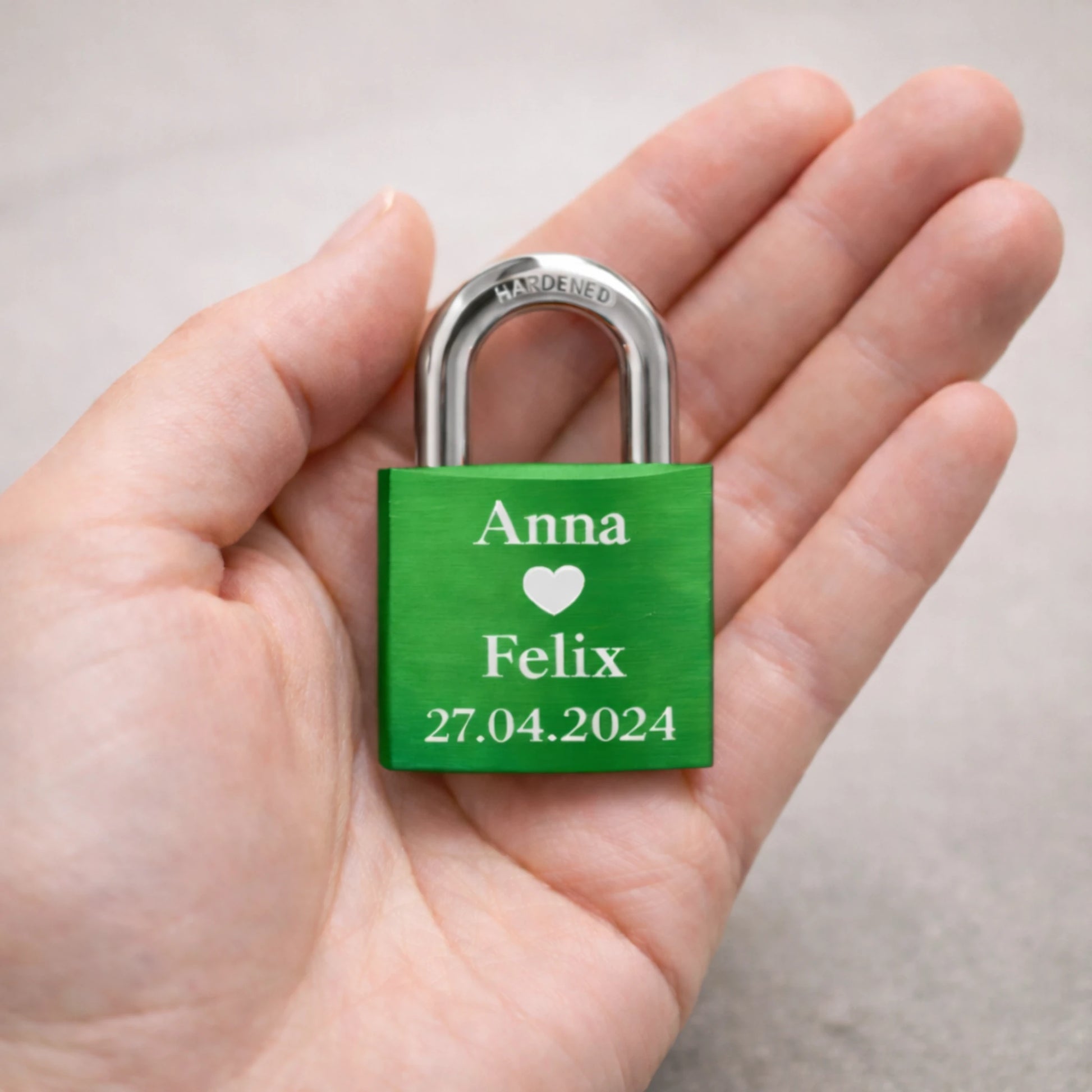 Liebesschloss mit Gravur