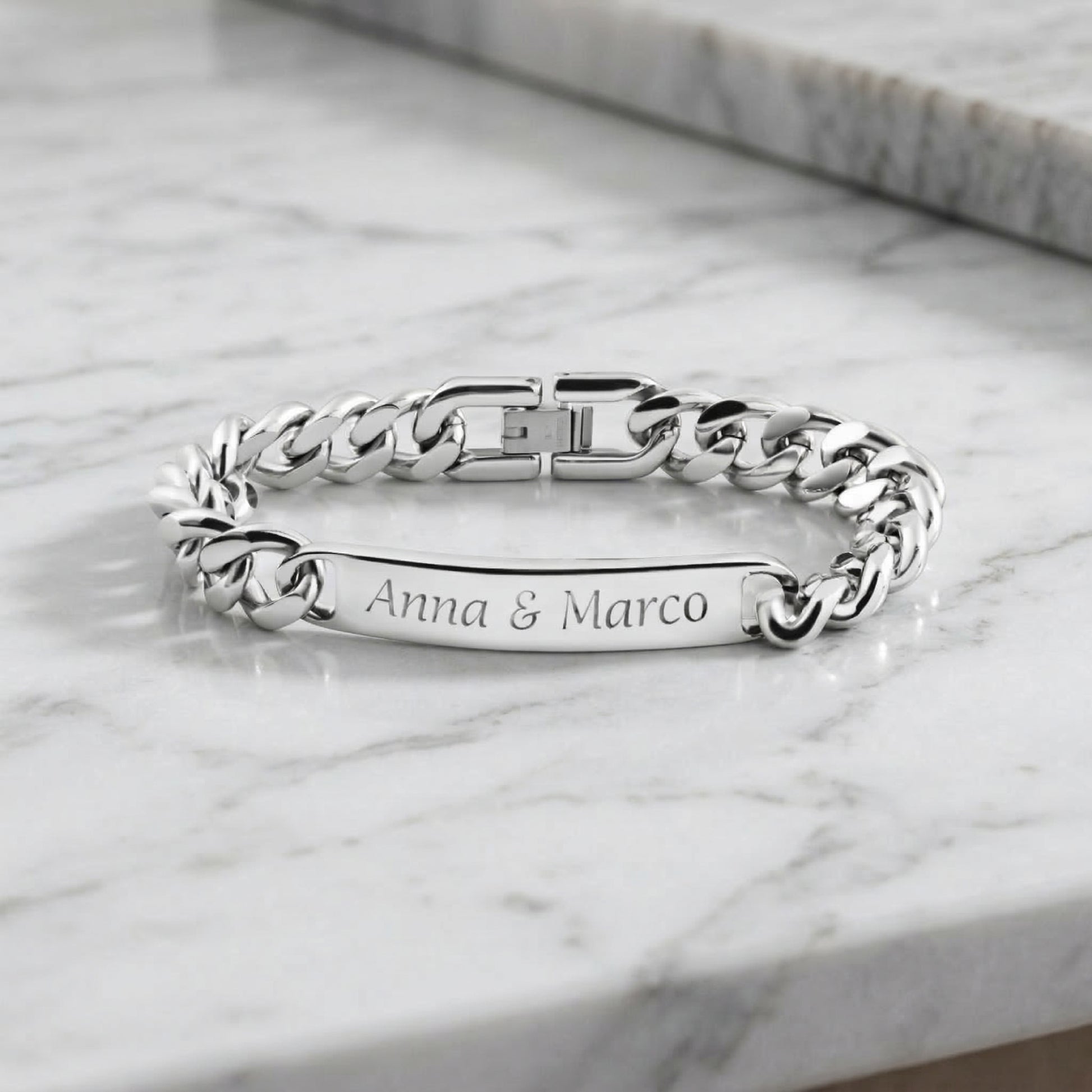 Matheus Panzerarmband mit Gravurplatte (Silber)