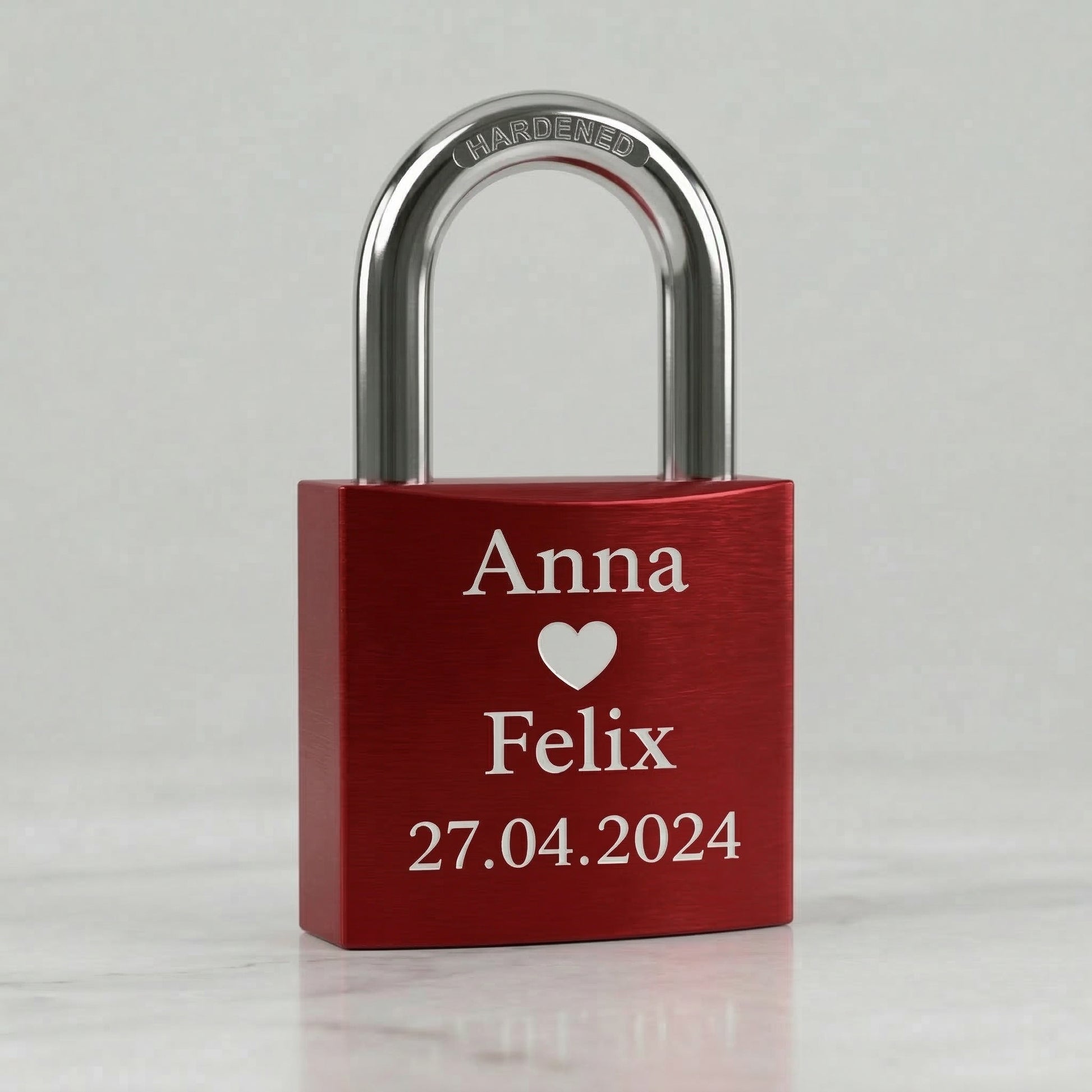 Liebesschloss mit Gravur