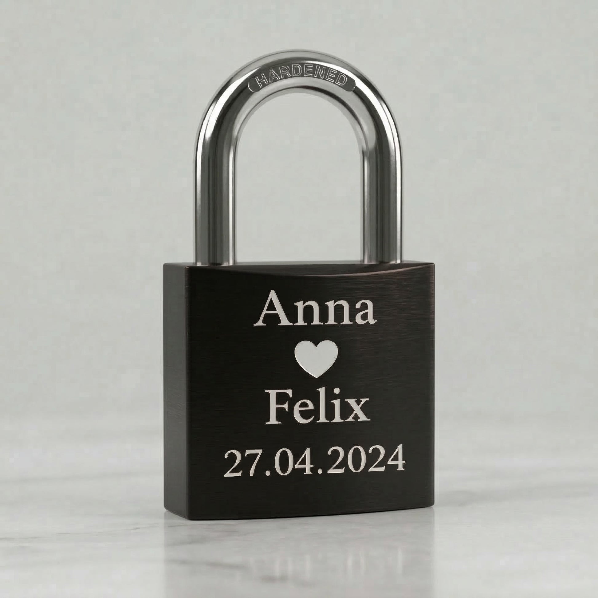 Liebesschloss mit Gravur